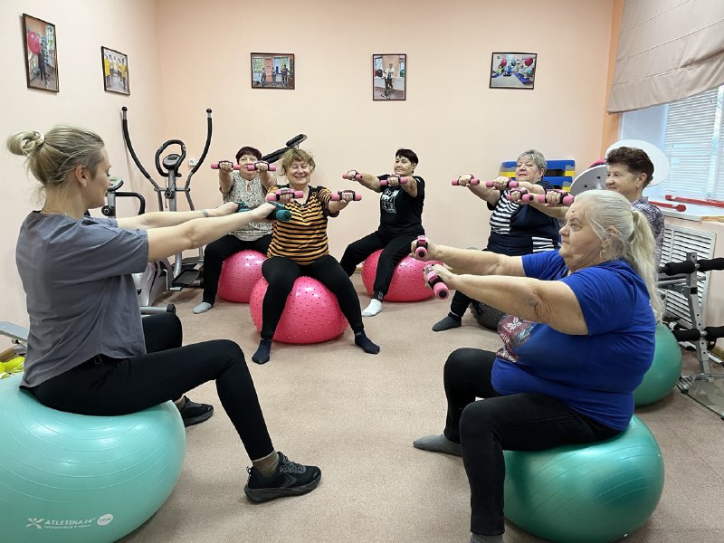 Саратовские пенсионеры гимнастикой противодействуют варикозу и артриту